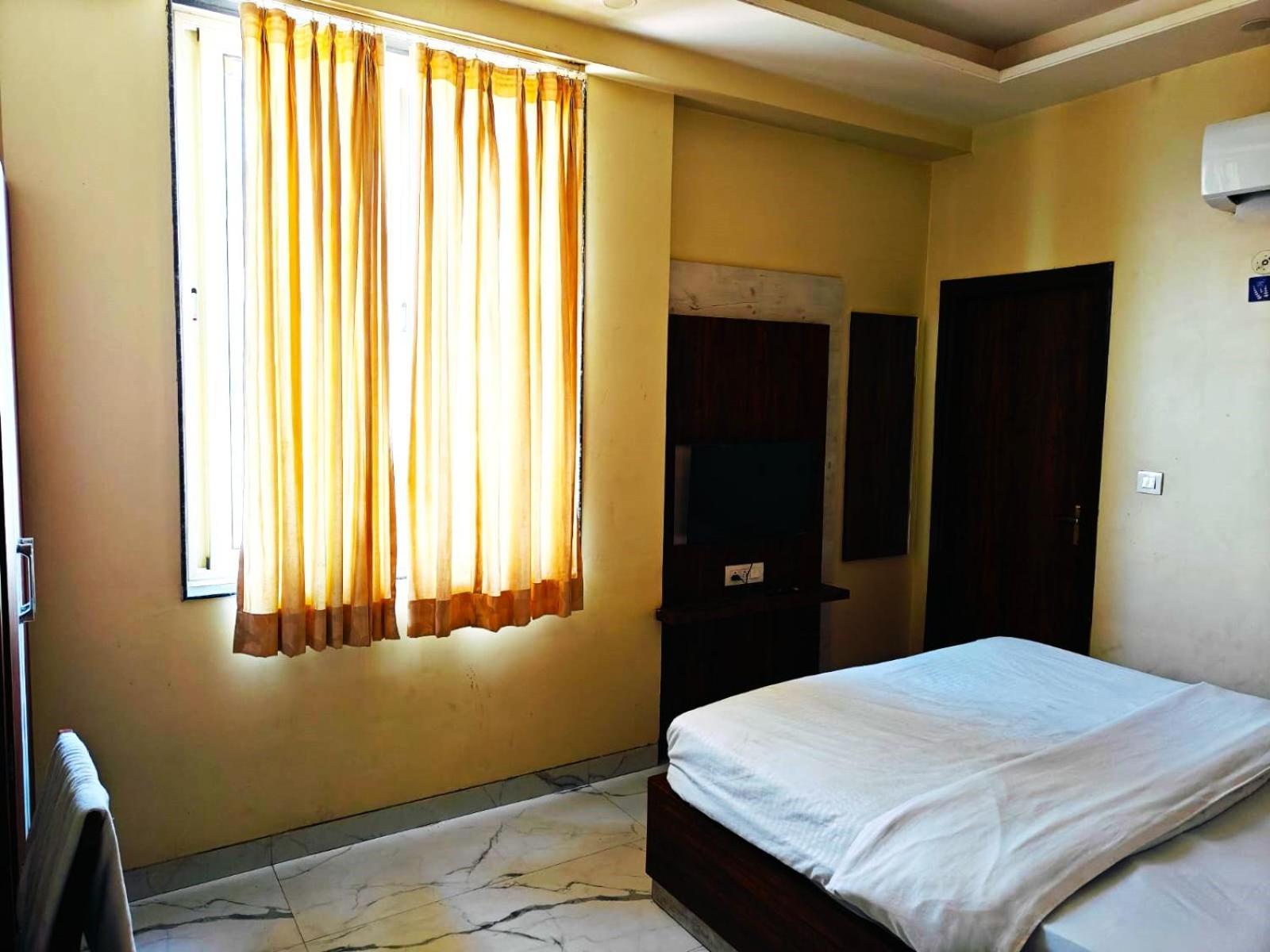 Hotel Hari Inn Jaipur Bagian luar foto