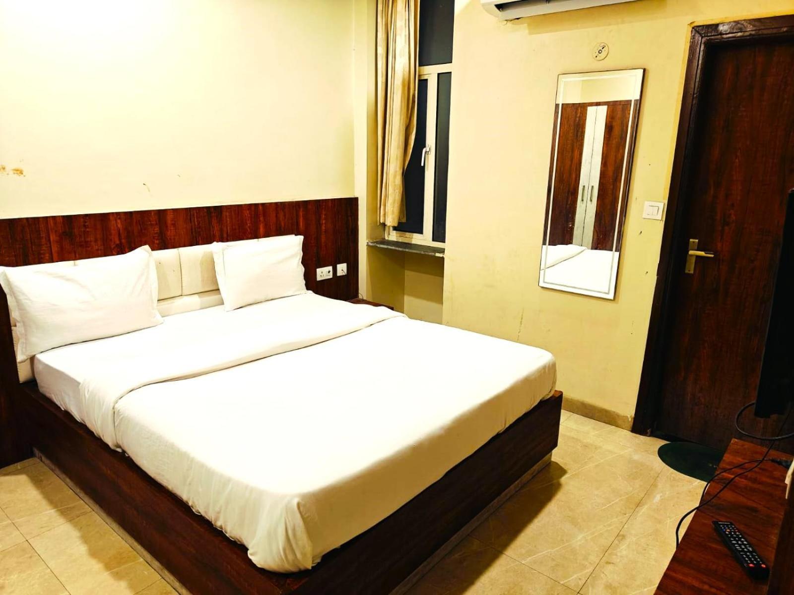 Hotel Hari Inn Jaipur Bagian luar foto